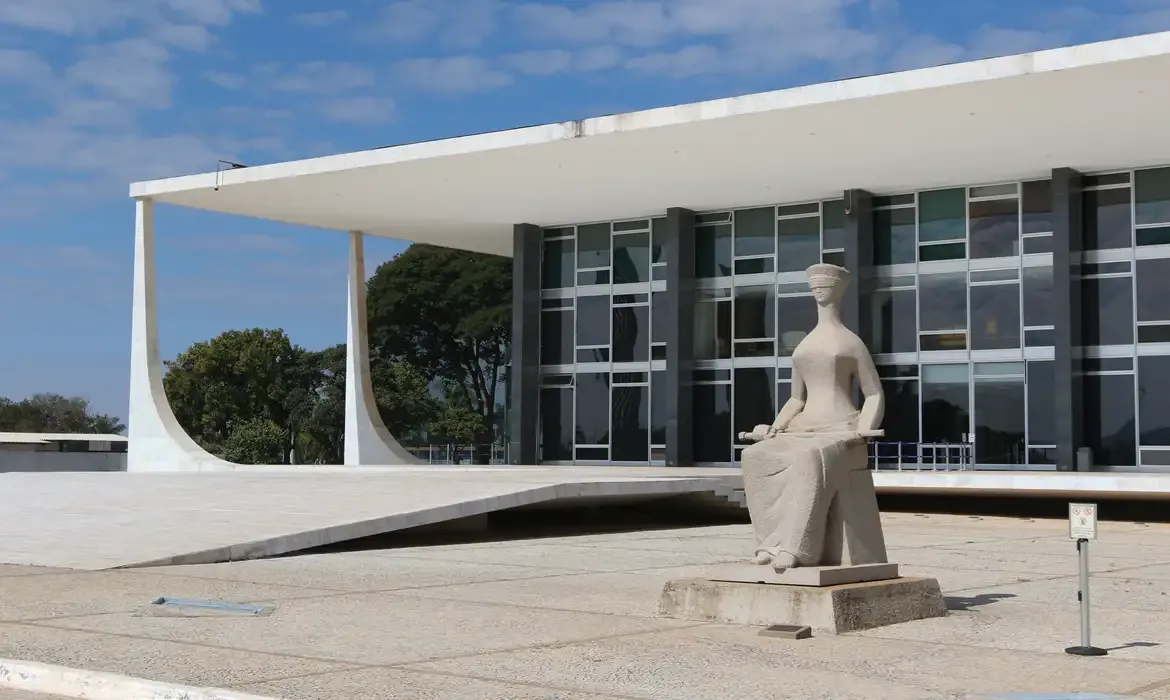 Martins pede a Moraes retorno de advogados em carta