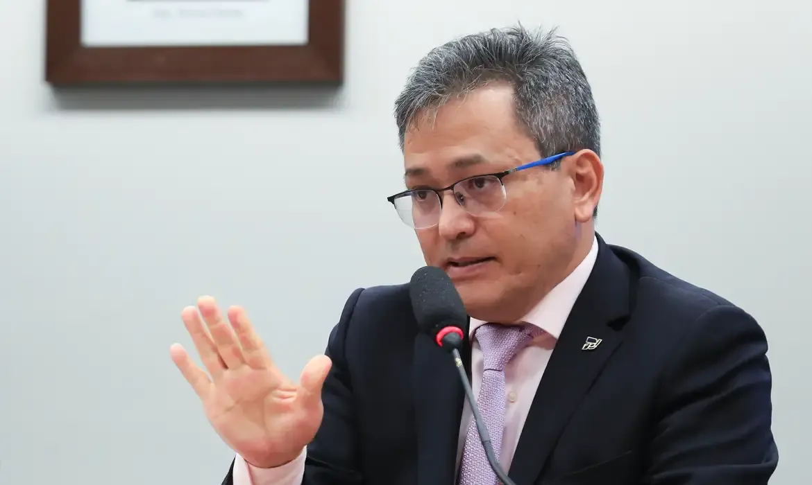 Isenção do IR é resgate em favor do povo, afirma secretário da Receita
