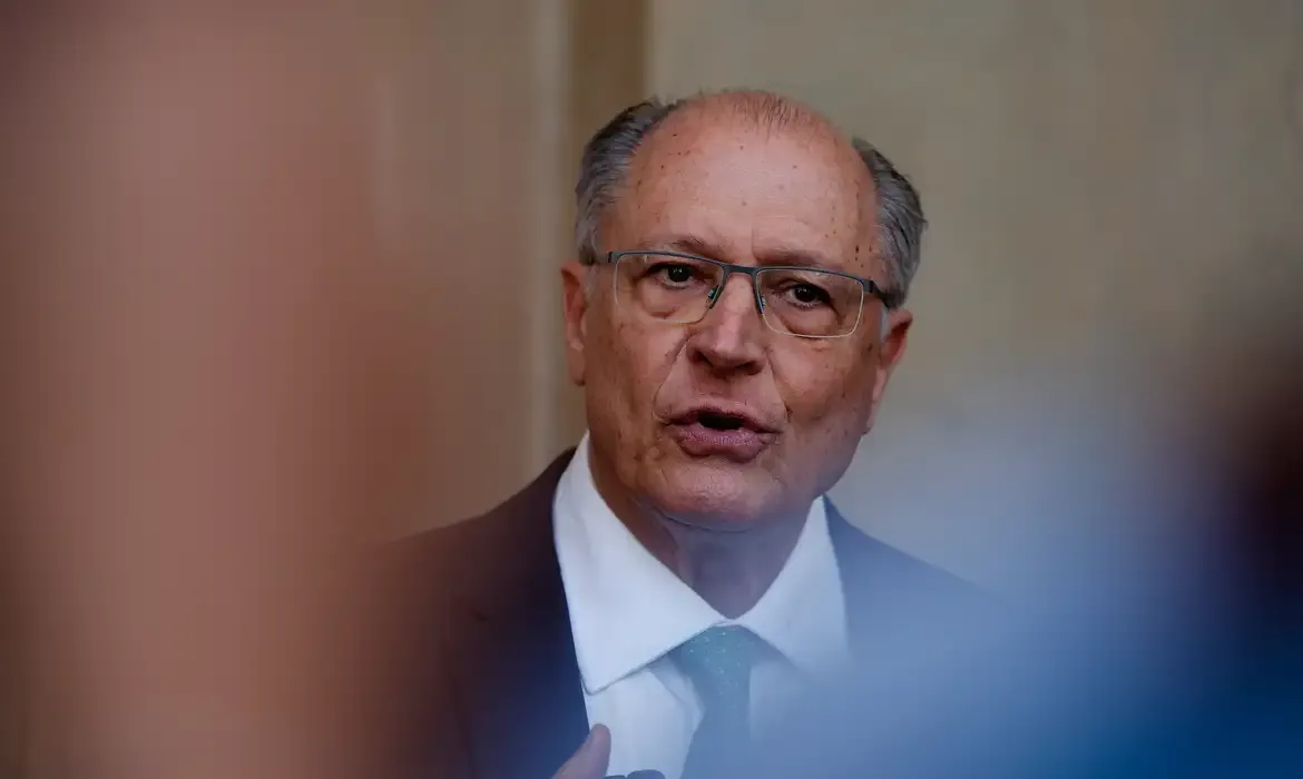 Brasil fecha acordo para vender 6 milhões de barris de petróleo à Índia