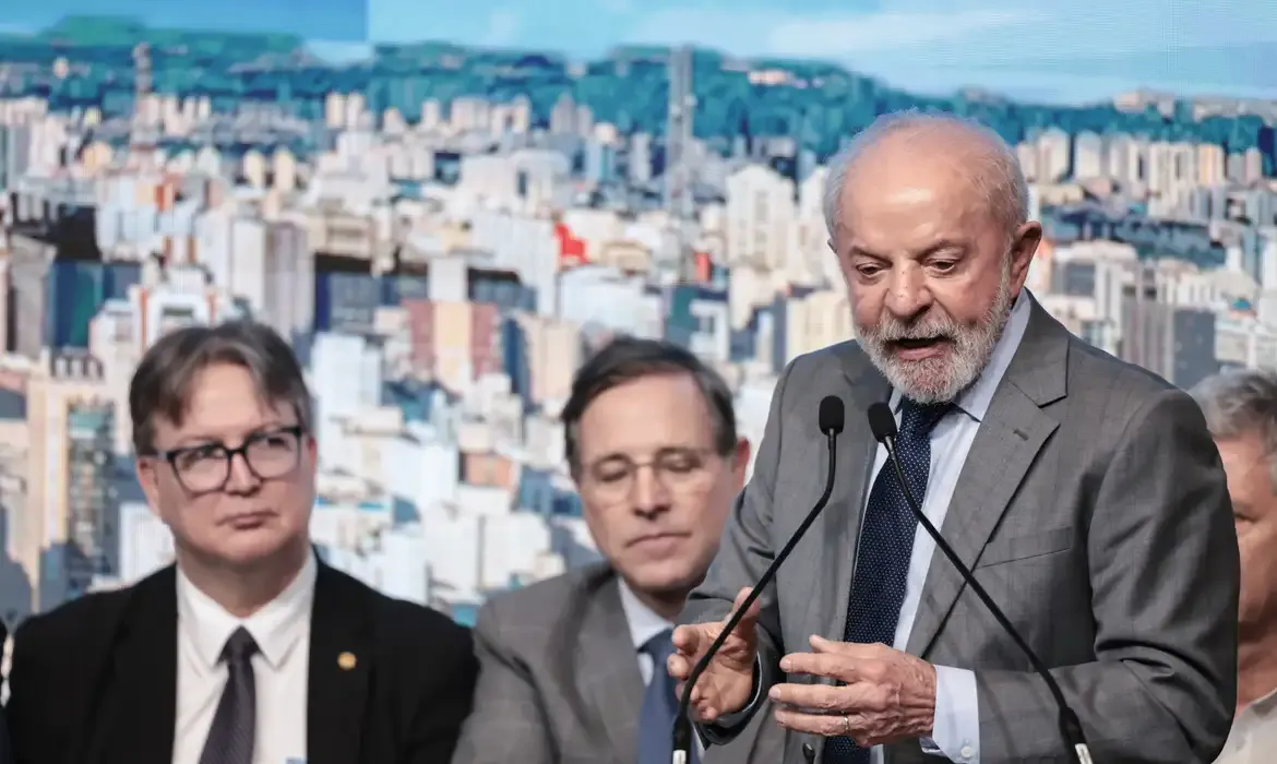Lula critica Congresso por barrar taxação sobre ricos e bets
