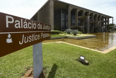 Ministério da Justiça toma medidas para intimar Figueiredo nos EUA