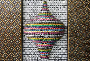 Exposição destaca imaginário periférico na arte de Deneir Martins