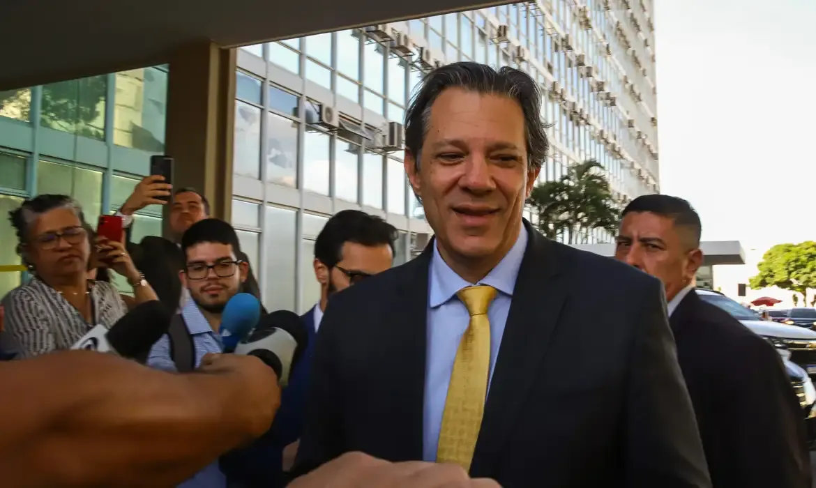 Haddad celebra aprovação da isenção do IR para até 5 mil reais
