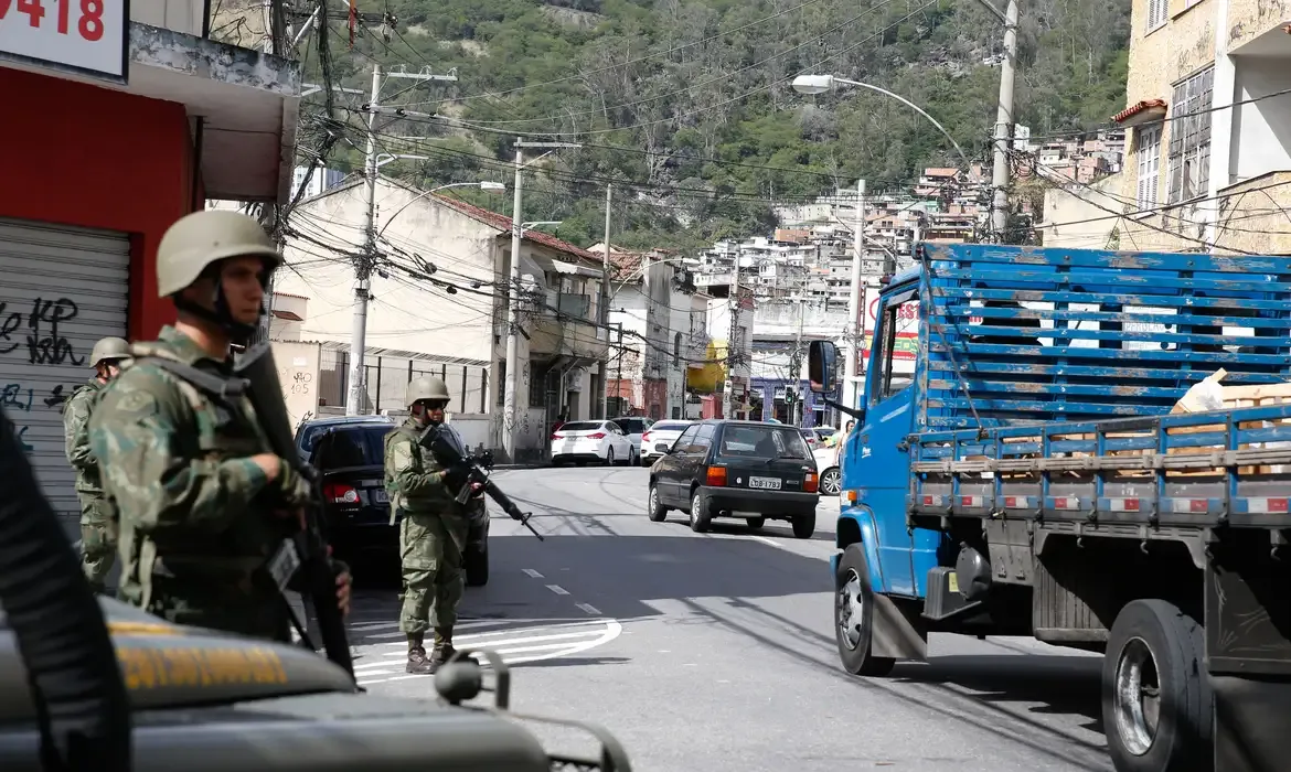Rio anuncia plano de reocupação para recuperar territórios dominados pelo crime