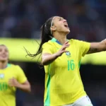 Brasil vence amistoso contra a Inglaterra com uma a menos