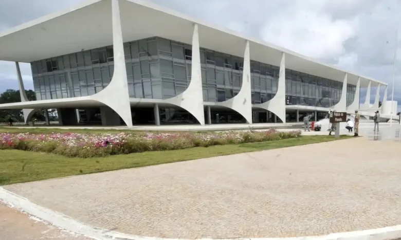 Lula apoia plebiscito sobre taxacao e jornada 6x1