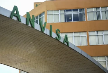 Anvisa suspende venda de glicose e importação de radiofármacos