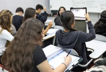 Enem 2025 divulga cartilha de redação com critérios e exemplos
