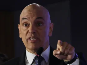 Moraes suspende decisão que retirou defesa de réu da trama golpista