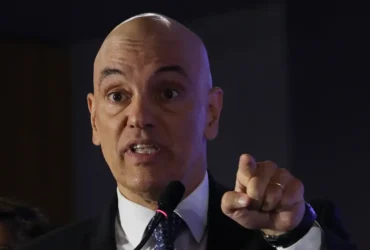 Moraes suspende decisão que retirou defesa de réu da trama golpista