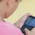 Guia incentiva adolescentes ao uso seguro da internet com novas orientações