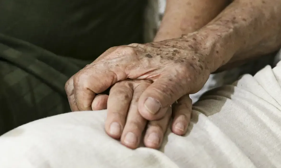 Demência: diagnóstico de Milton Nascimento expõe avanço silencioso da doença no Brasil