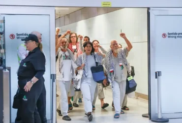Ativistas brasileiros relatam tortura após prisão por forças israelenses