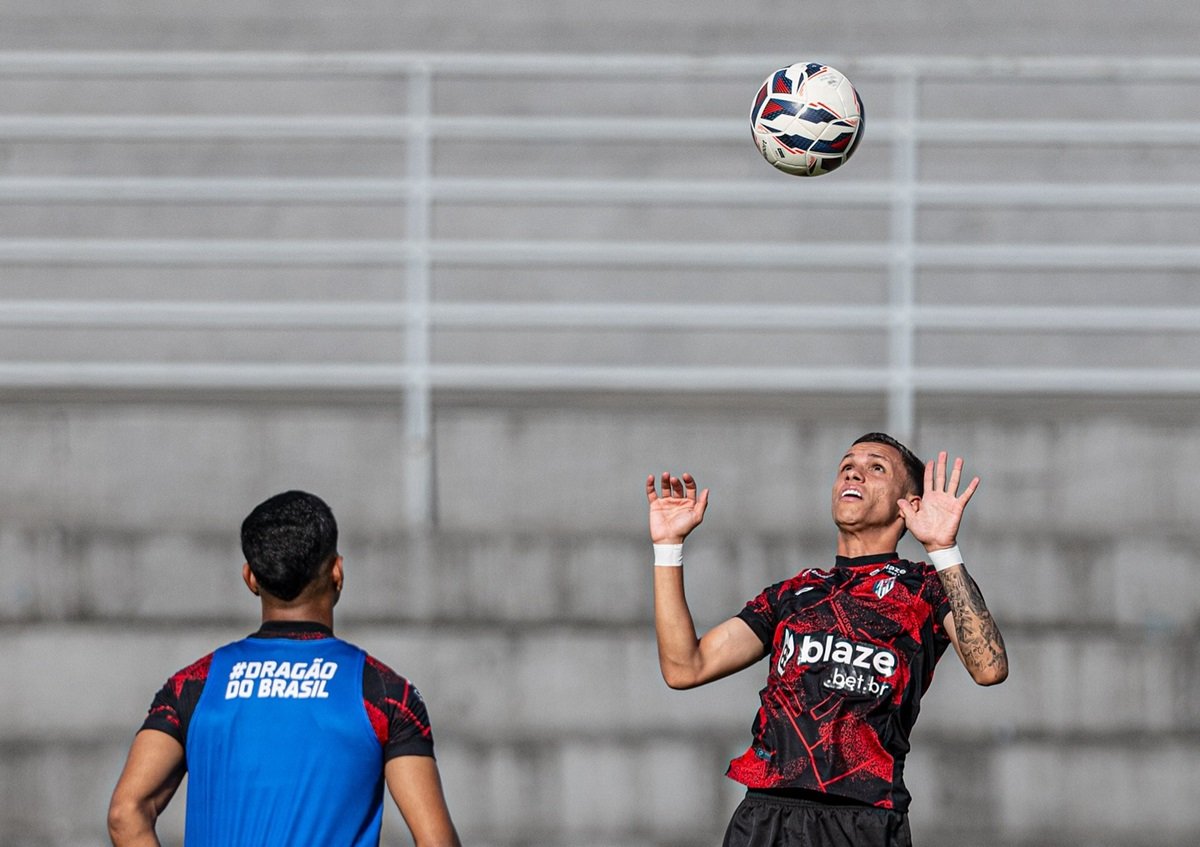 Atlético-GO x Paysandu: confronto decisivo pode selar rebaixamento na 35ª rodada da Série B 2025. Imagem: @allaanmax