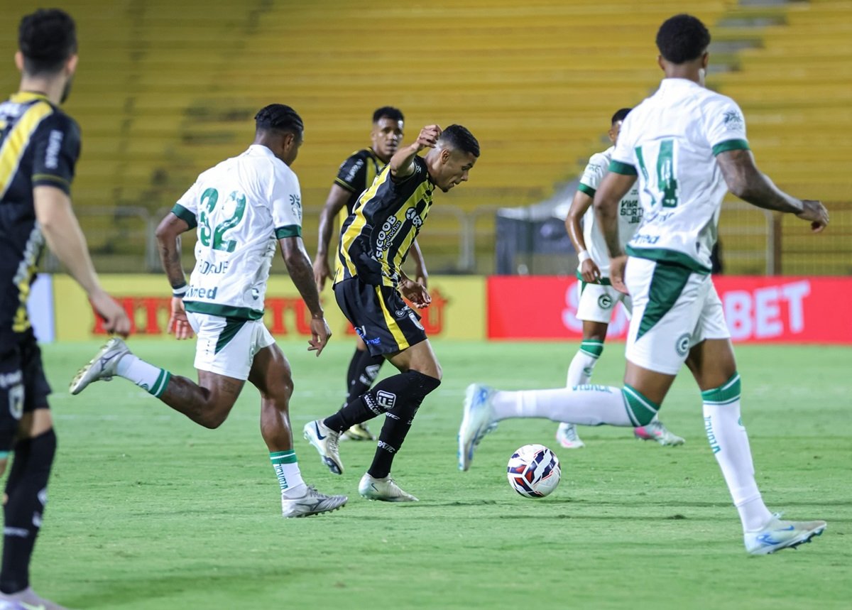 Avaí x Volta Redonda: duelo decisivo pela Série B promete emoção na Ressacada. Imagem: @ecacrescimos Avaí x Volta Redonda: duelo decisivo pela Série B promete emoção na Ressacada. Imagem: @ecacrescimos