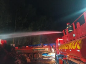 Bombeiros controlam incêndio em fardos de algodão em MT