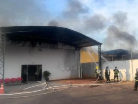 Bombeiros usam 230 mil litros de água em incêndio em Várzea Grande