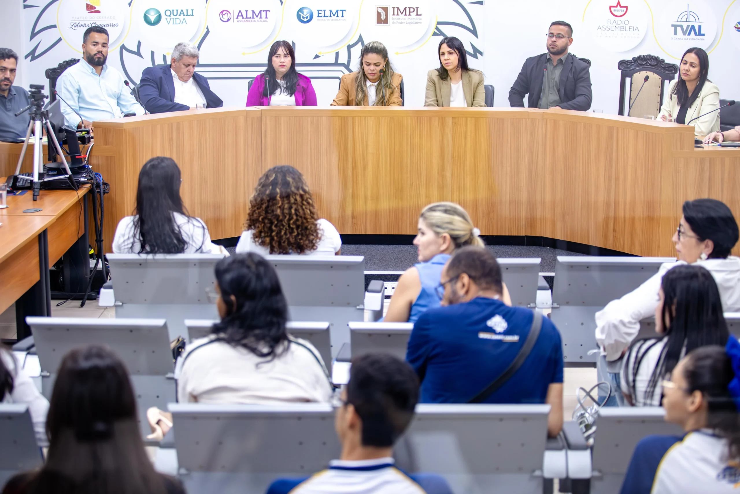 Enfermagem debate direitos e valorização em MT
