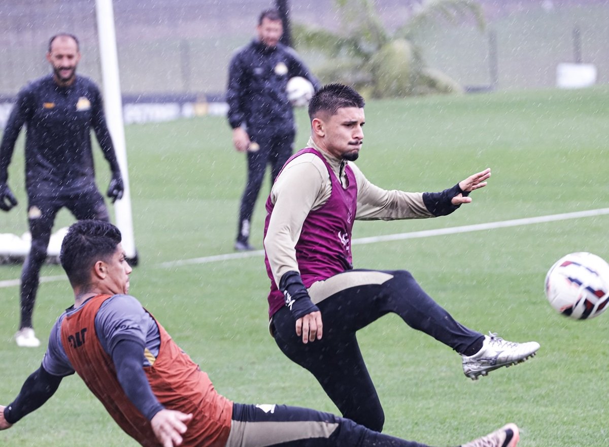 Ferroviária x Criciúma: duelo de extremos promete emoção na 35ª rodada da Série B 2025. Imagem: Celso da Luz CEC Ferroviária x Criciúma: duelo de extremos promete emoção na 35ª rodada da Série B 2025. Imagem: Celso da Luz CEC