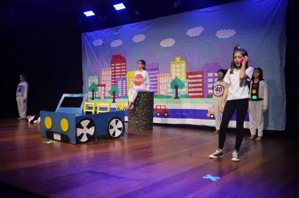 Festival estudantil reúne final com teatro e trânsito no Cine Teatro Cuiabá