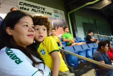 Crianças autistas são sorteadas para camarote inclusivo em Cuiabá