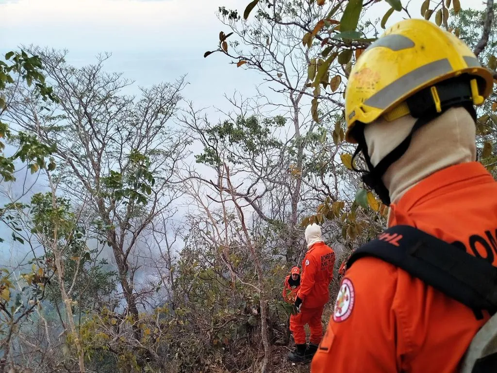 Corpo de Bombeiros aplica multa de R$ 80 milhões por incêndio no Parque Estadual da Serra Azul