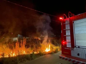 Bombeiros controlam incêndio em terreno urbano em Confresa