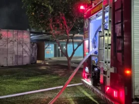 Bombeiros controlam princípio de incêndio em biblioteca de contêiner em Sinop