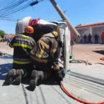 Bombeiros resgatam corpos após colisão frontal em Cuiabá