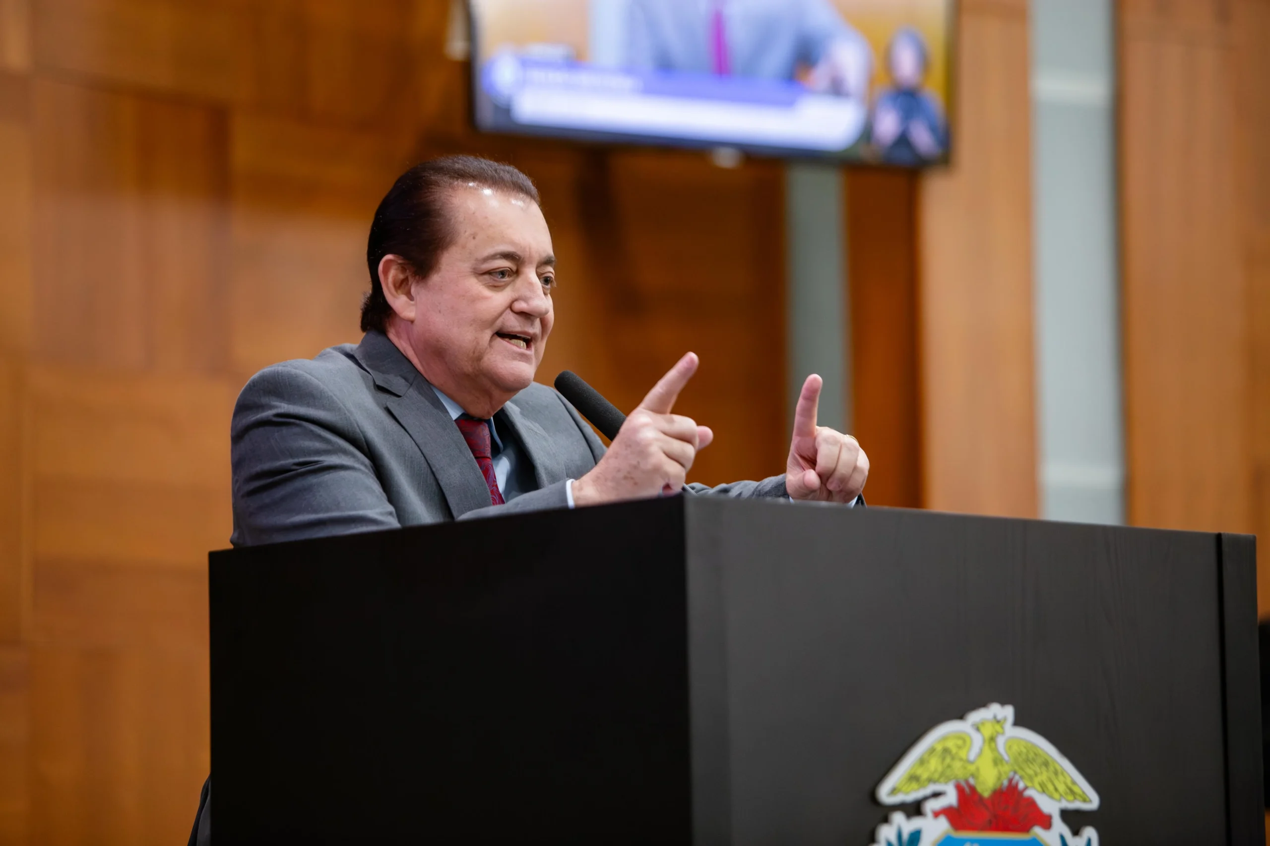 Deputado articula remoção de fiação irregular em Mato Grosso