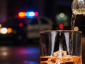 Casos de intoxicação por metanol e cerveja falsificada geram alerta