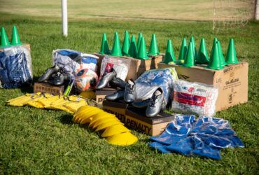 Entrega de materiais esportivos serve de incentivo ao esporte de base em Rondonopolis