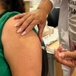 Equipes da Saude realizam mais uma acao especial de vacinacao no Varzea Grande Shopping