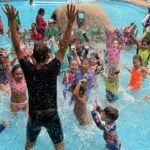 Estudantes da rede municipal participam de passeio nas Aguas Quentes em comemoracao ao Mes das Criancas