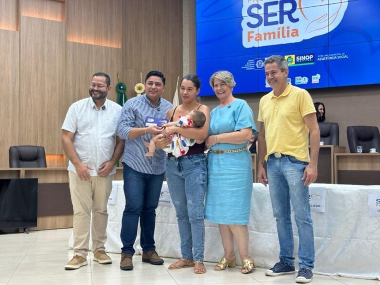 Mais de 100 familias de Sinop recebem cartoes do Programa SER Familia familias destacam beneficios