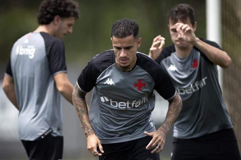 Vasco x Vitória: onde assistir, horário, retrospecto e prováveis escalações pelo Brasileirão Série A 2025. Imagem: Matheus Lima #VascoDaGama