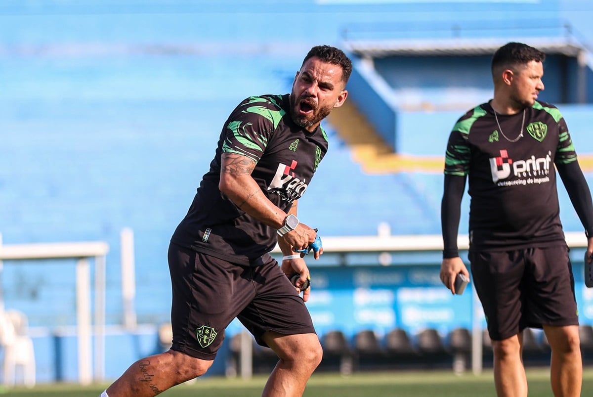 Atlético-GO x Paysandu: confronto decisivo pode selar rebaixamento na 35ª rodada da Série B 2025. Imagem: Matheus Vieira Paysandu Atlético-GO x Paysandu: confronto decisivo pode selar rebaixamento na 35ª rodada da Série B 2025. Imagem: Matheus Vieira Paysandu