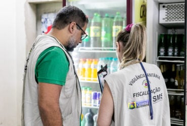 Operacao interdita bares e distribuidoras em acao contra bebidas adulteradas em Cuiaba