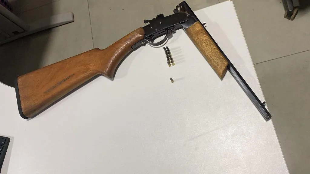 PM prende homem por ameaçar esposa com arma em Juína