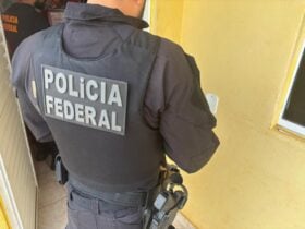 Mandado de busca e apreensão foi cumprido no município mato-grossense; investigação aponta armazenamento ilegal de material em nuvem