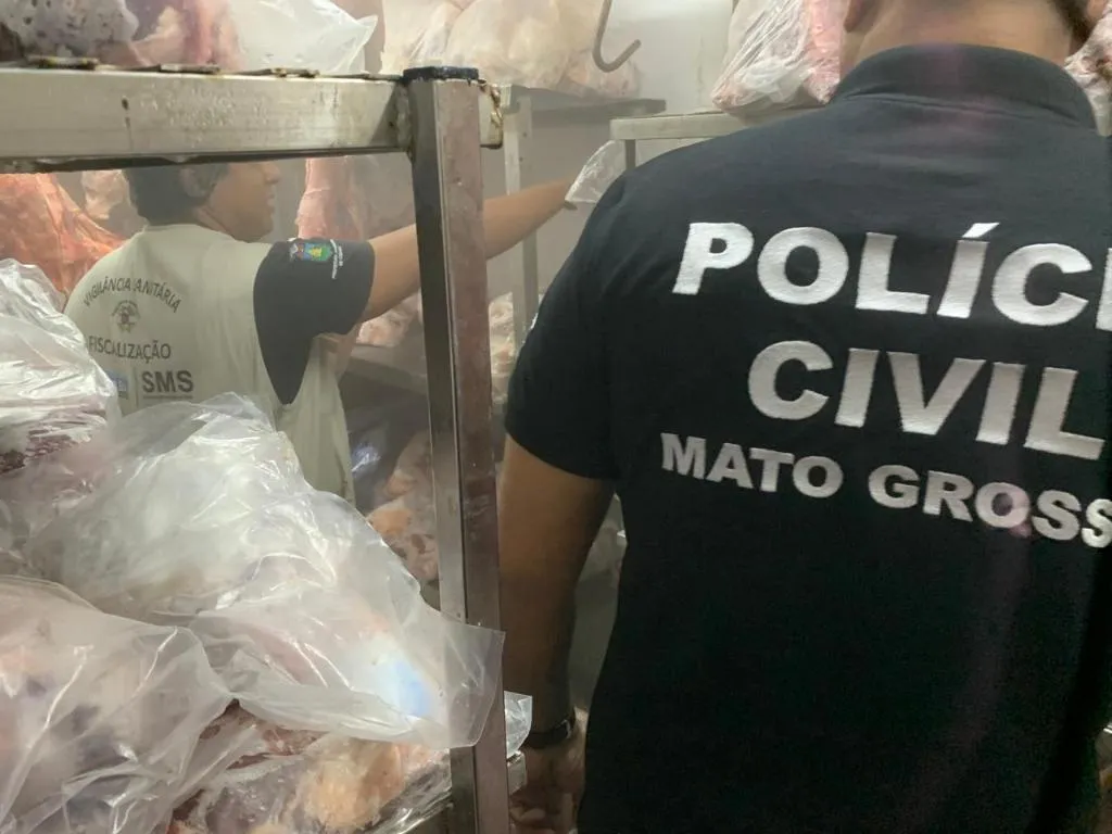 Polícia Civil interdita açougue por falta de higiene em Cuiabá
