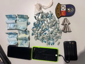 PM prende faccionados com 95 porções de drogas em Indiavaí