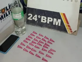 Polícia Militar prende jovem por tráfico de drogas no bairro Pedra 90