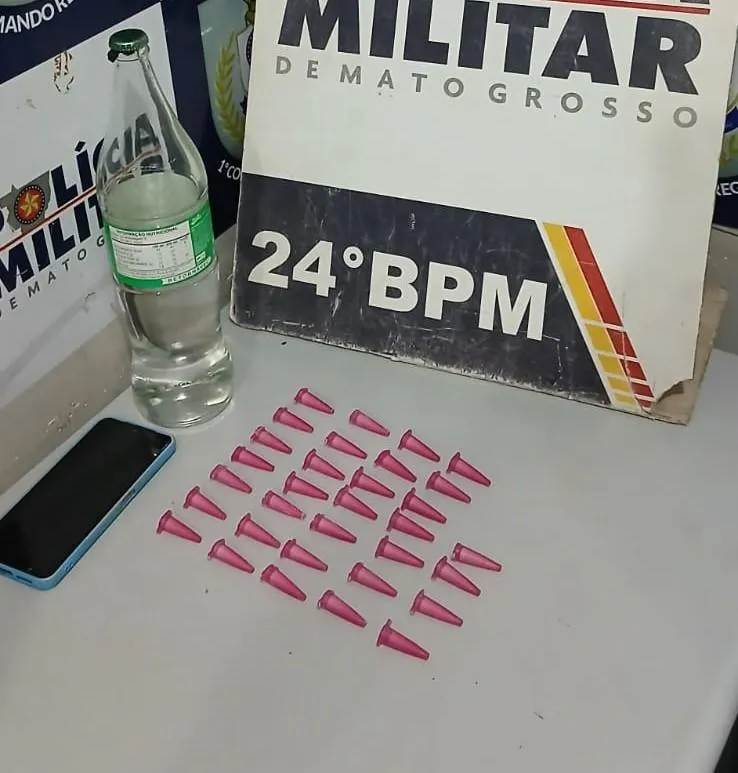 Polícia Militar prende jovem por tráfico de drogas no bairro Pedra 90
