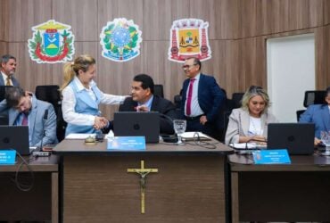 Prefeita de Varzea Grande articula pessoalmente aprovacao de fusao entre as secretarias de Gestao Fazendaria e de Planejamento