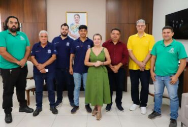 Prefeita de Varzea Grande discute melhorias salariais para motoristas de ambulancia