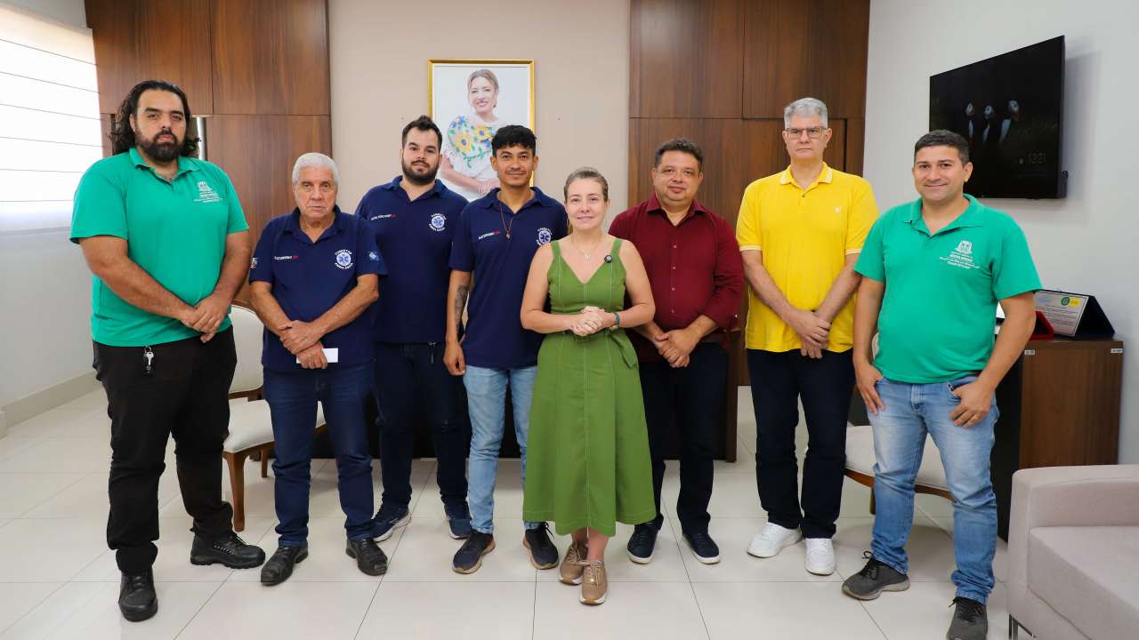 Prefeita de Varzea Grande discute melhorias salariais para motoristas de ambulancia