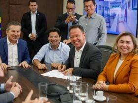 Prefeito de Rondonopolis e governador assinam autorizacao para obra do viaduto do Trevao