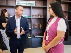 Primeira dama de Cuiaba fortalece acoes com o Estado para mulheres e familias