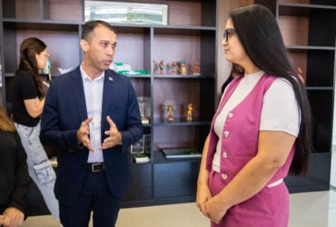 Primeira dama de Cuiaba fortalece acoes com o Estado para mulheres e familias